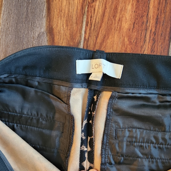 Loft size 6, Cropped Pants, Like New, 97% Cotton, 3% Spandex, Black Spots - Picture 8 of 8